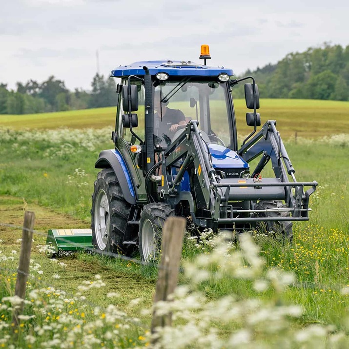 Etukuormaaja traktoriin T504H, sis. venttiilit